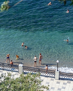 Санатории Ялты на берегу моря